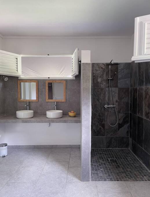 Spacieux Appartement A La Villa Montagne Le Carbet Eksteriør bilde